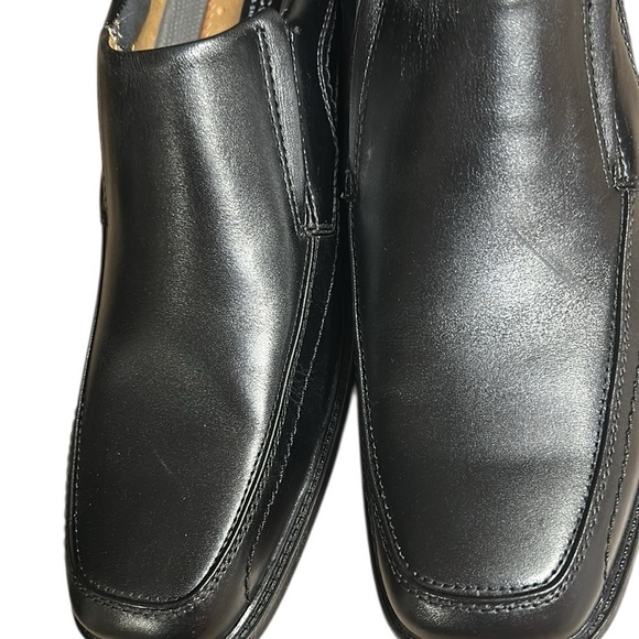 Dockers black leather slip on shoes, sz 10 W, flaw, two tiny scuff marks ,video - Picture 6 of 13